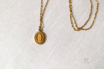 Scalloped Edge Virgen de Guadalupe Necklace (Gold)
